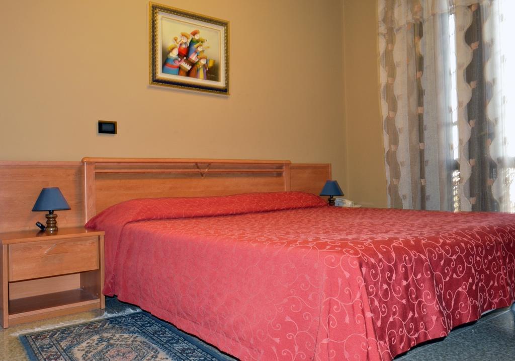 Hotel Grizzino Montereale Valcellina Camera foto